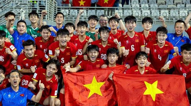 Niềm vui của các cầu thủ U17 Việt Nam sau khi giành vé dự World Cup.