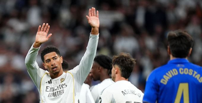 Real Madrid giành chiến thắng cần thiết trước Real Oviedo.