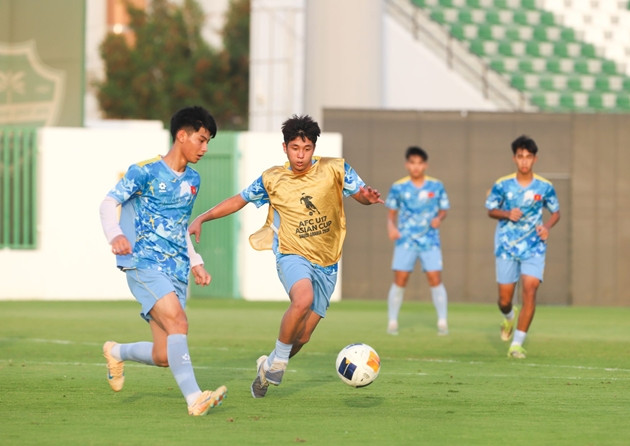 HLV Carl Veart của U17 Australia đánh giá cao sự tiến bộ của U17 Việt Nam trước thềm tứ kết giải châu Á.