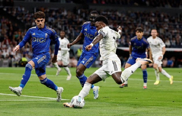 Vinicius Junior thể hiện bộ mặt mờ nhạt và chịu áp lực lớn từ khán đài.