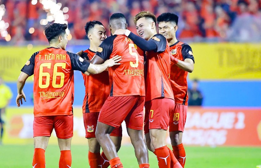 Các cầu thủ Ninh Bình đang có phong độ cực cao trước chuyến làm khách tại sân Vinh.