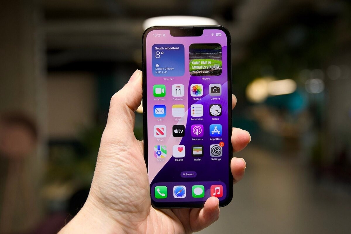 Điện thoại iPhone 16e với thiết kế camera mới