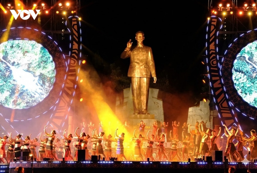 thang 5, nguoi tay nguyen nho bac, khac ghi loi bac day ve dai doan ket hinh anh 1