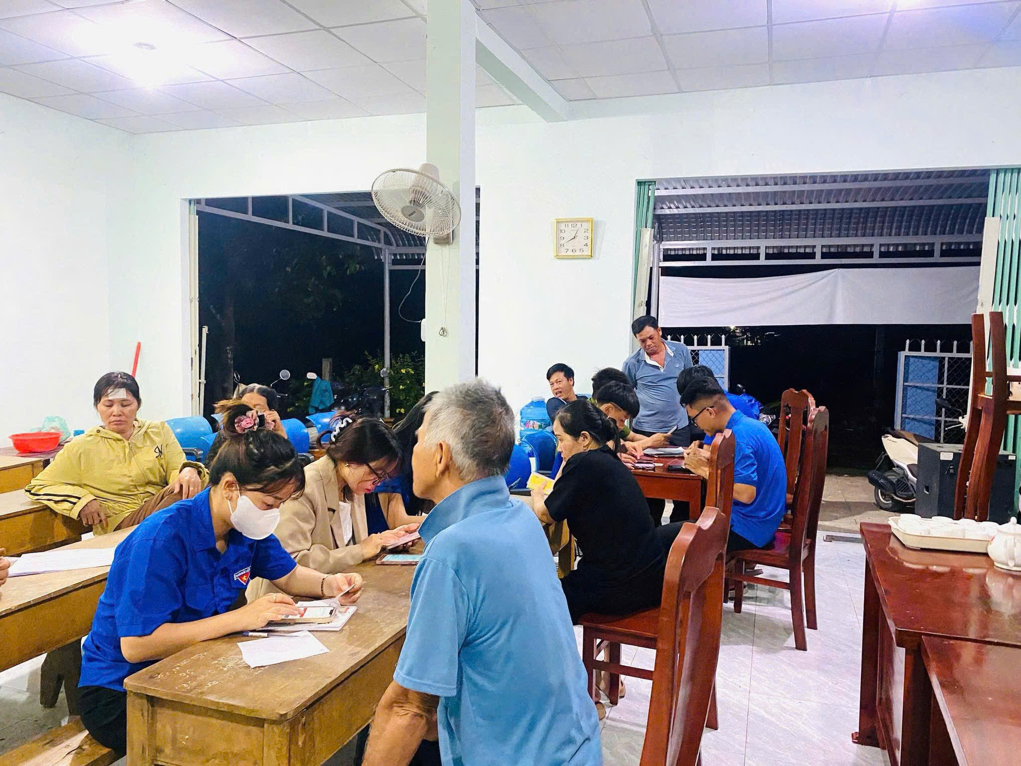 Tuổi trẻ Đạ Tẻh đồng hành cùng người dân tiếp cận chuyển đổi số