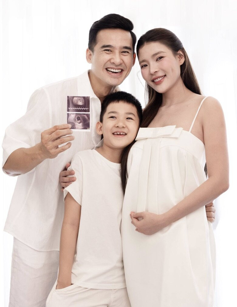 Con trai đầu lòng Bảo Bảo hào hứng khi sắp có em