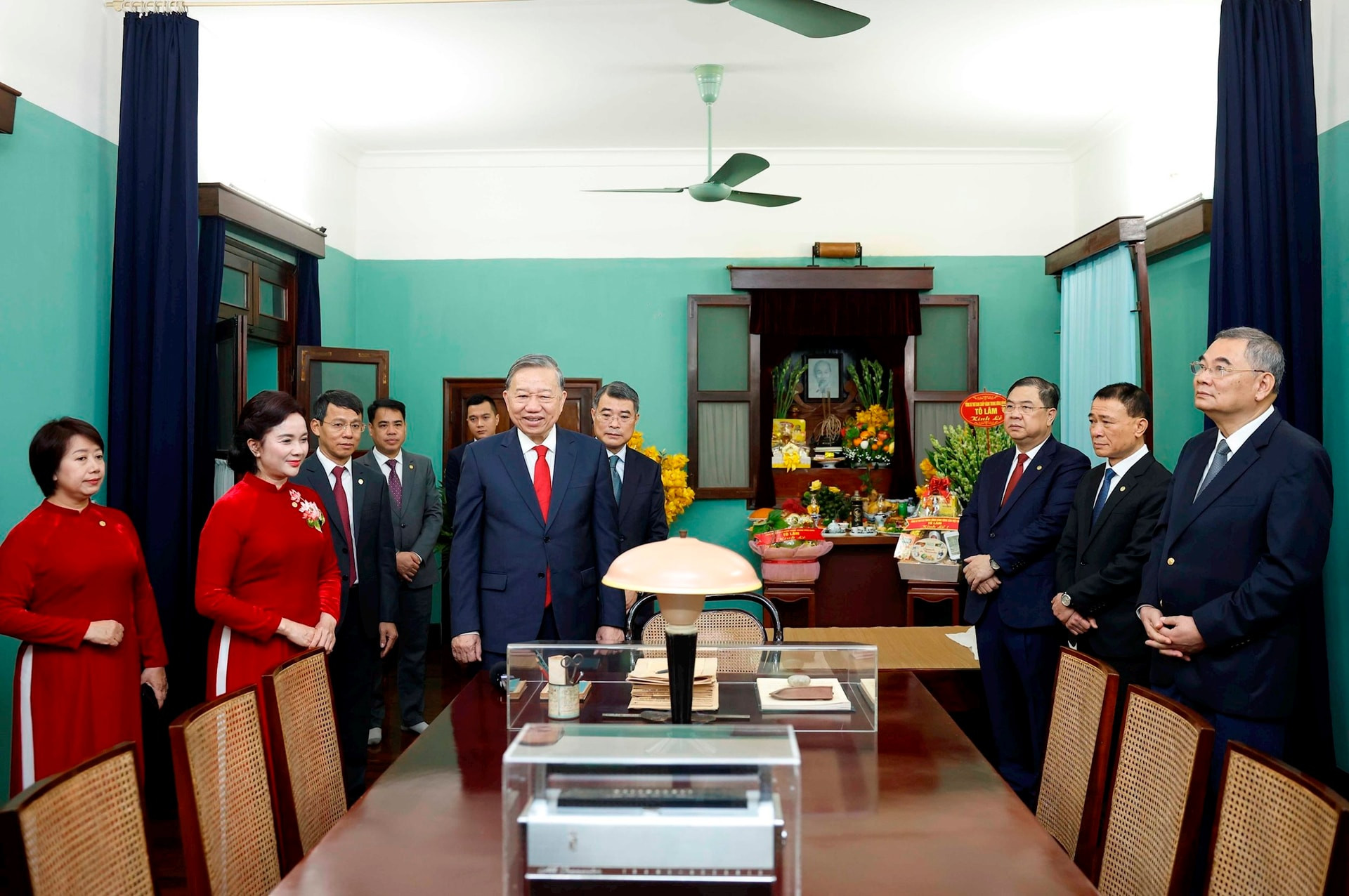 vnp.1cdn.vn-2026-05-18-_vnapotaltongbithudanghuongtuongniembachotainha678594833-17790013922611113580447.jpg