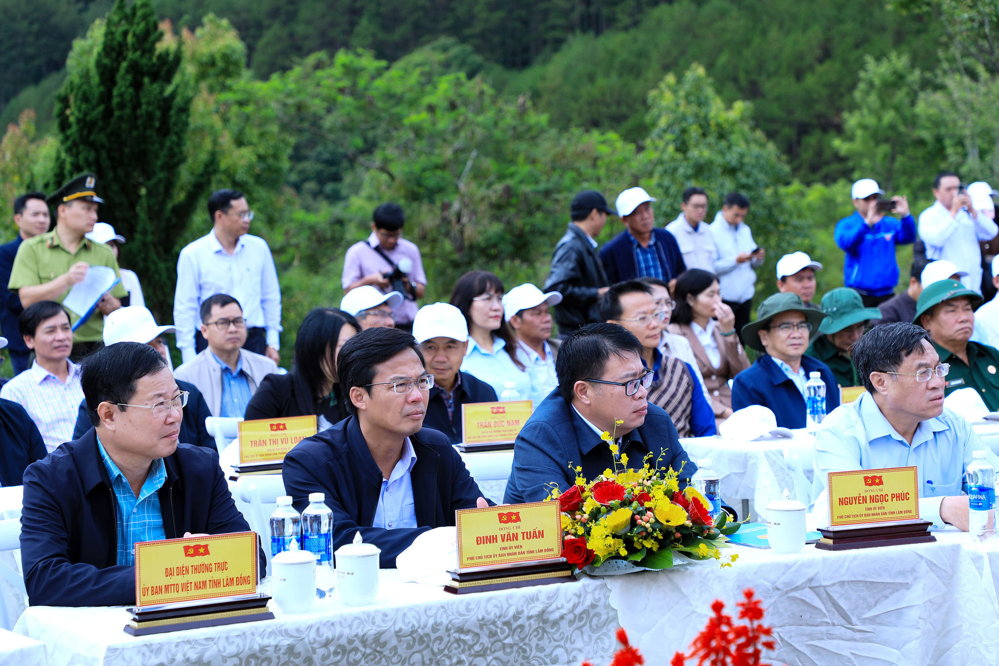 4-lanh-dao-tinh-lam-dong-du-le-phat-dong.jpg
