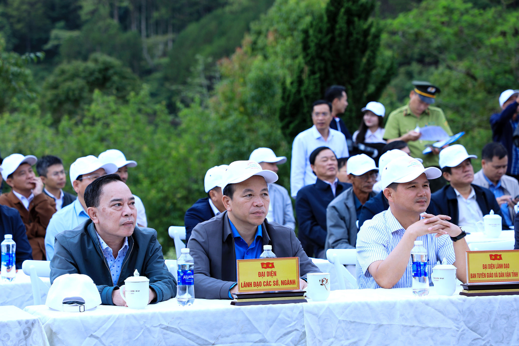 5-lanh-dao-cac-so-nganh-cua-tinh-lam-dong-du-le-phat-dong.jpg
