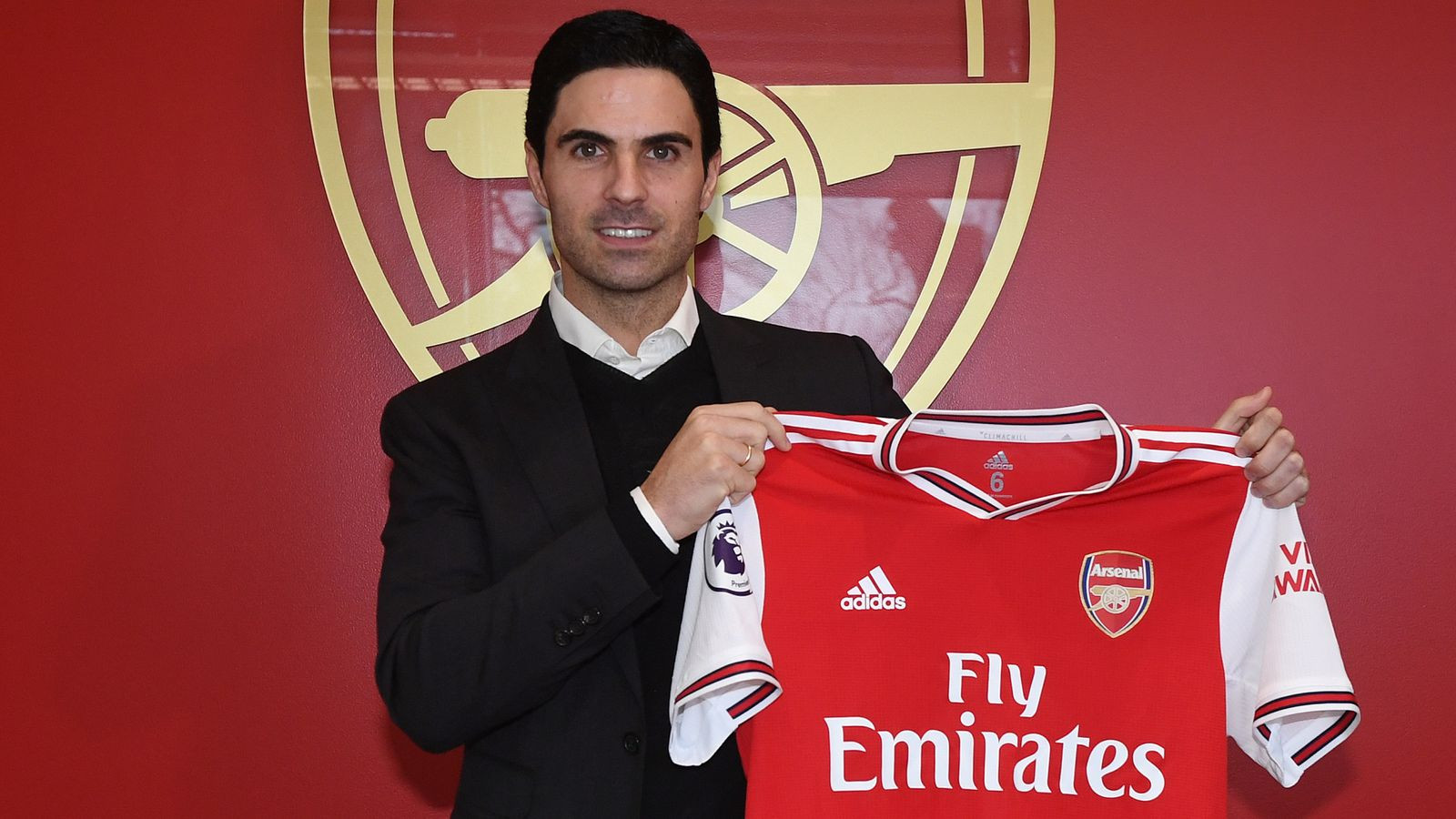 Mikel Arteta tiếp quản Arsenal trong giai đoạn khủng hoảng
