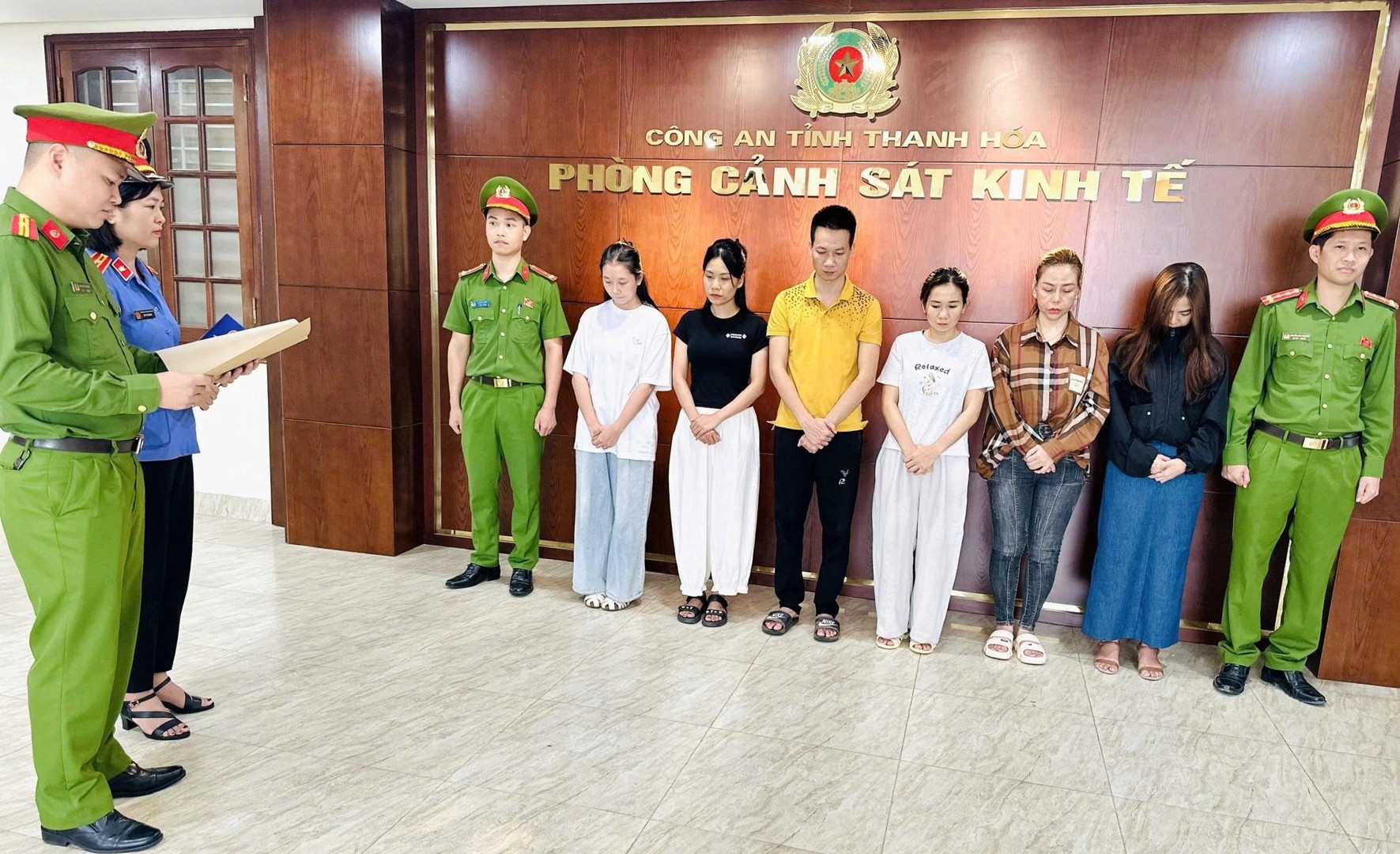 Cơ quan Cảnh sát điều tra Công an tỉnh Thanh Hóa thi hành Quyết định khởi tố.