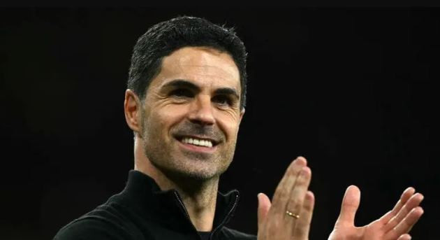 Huấn luyện viên Mikel Arteta cùng các học trò ăn mừng chức vô địch Ngoại hạng Anh.