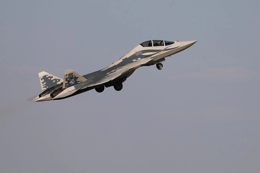 Cận cảnh tiêm kích Su-57 phiên bản hai chỗ ngồi của Nga