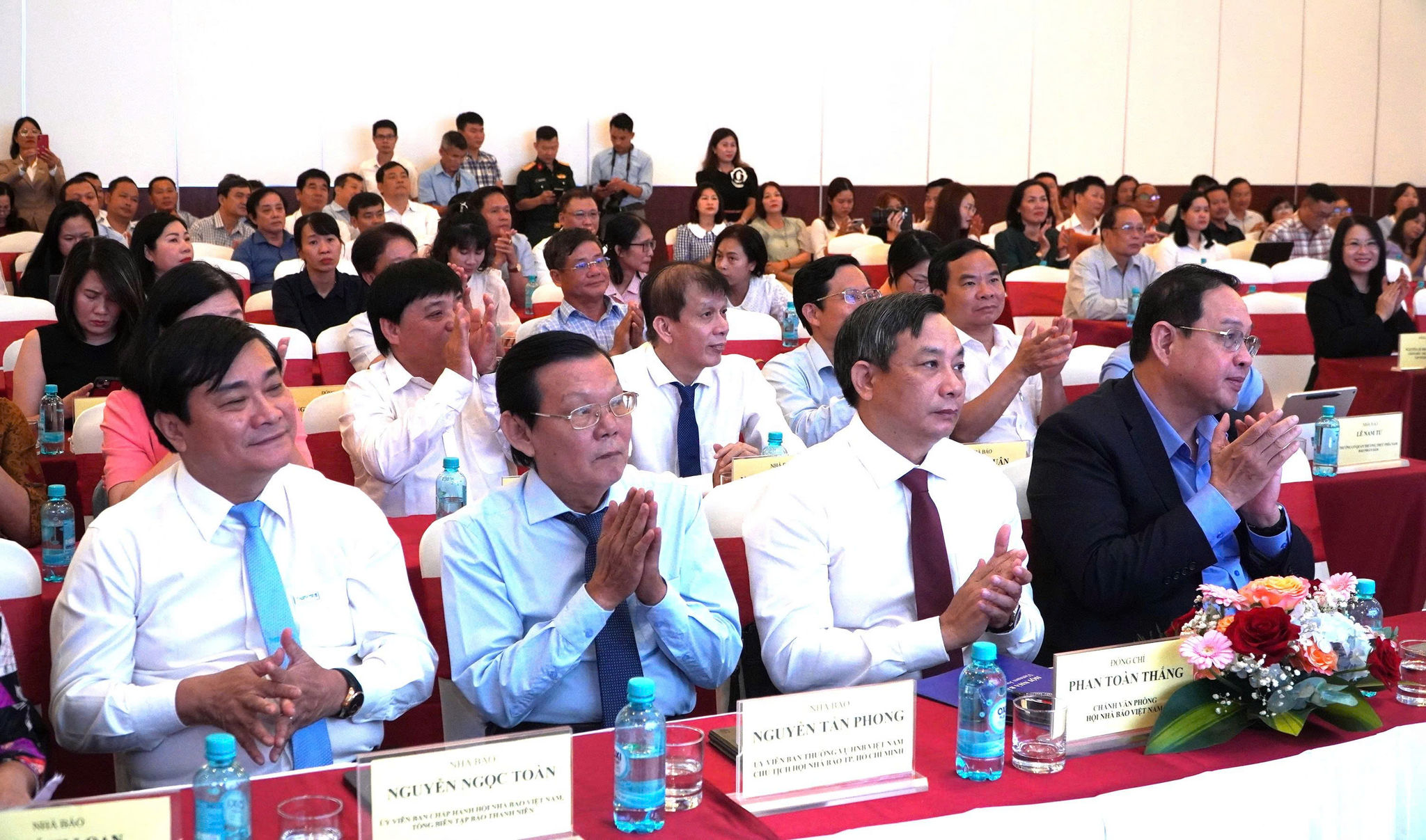 Đại biểu tham dự lễ trao giải