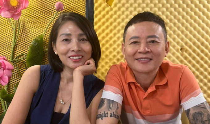 Diễn viên Tùng Dương bên người vợ thứ tư tại tiệc sinh nhật cháu ngoại