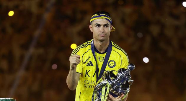Ronaldo hạnh phúc bên danh hiệu VĐQG.