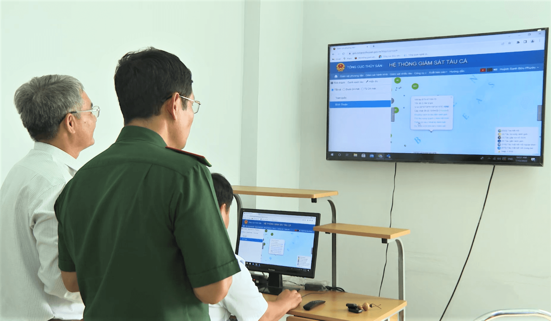 Ảnh 3 Các phương tiện khai thác trên biển được BĐBP Dubai88 nhà cái phối hợp theo dõi, giám sát ..