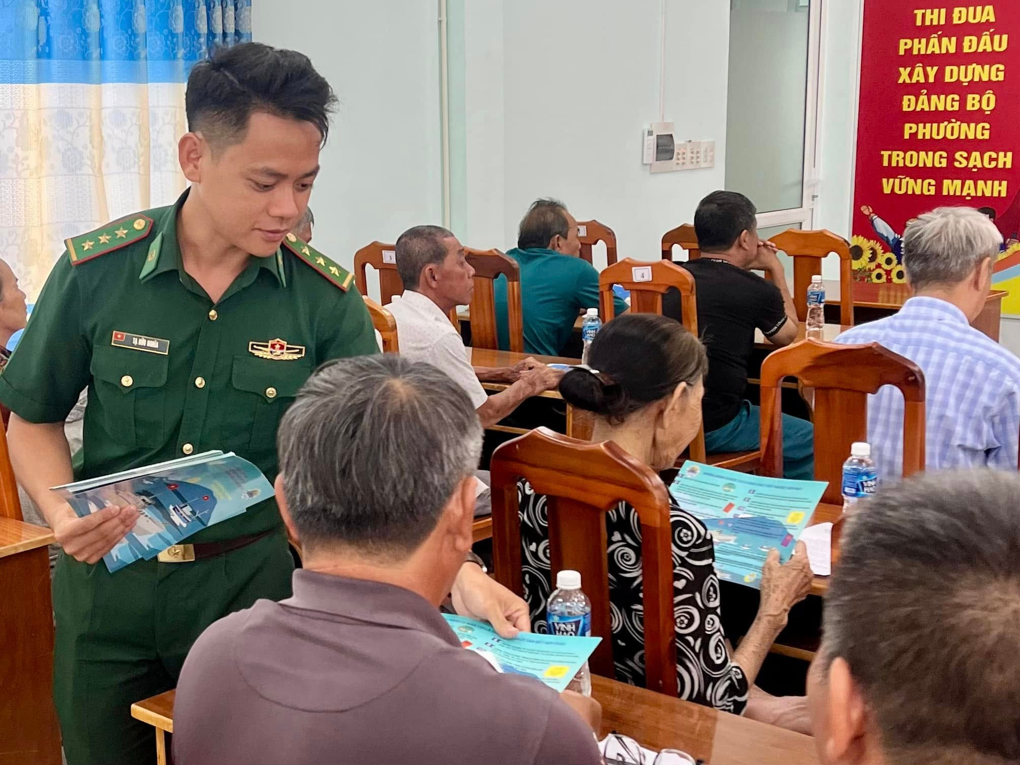 Đồn Bên phòng Thanh Hải tuyên truyền pháp luật về chống khai thác IUU cho ngư dân