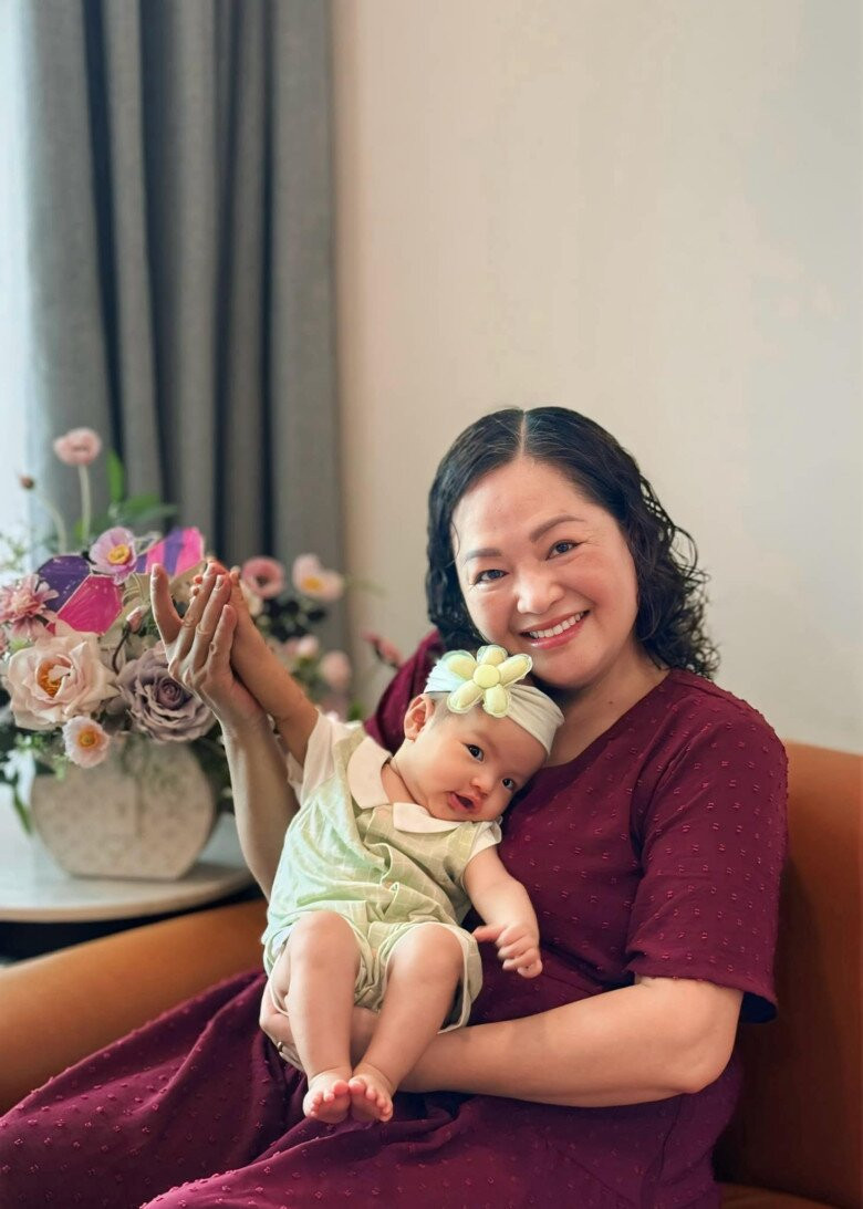 Cựu diễn viên hỗ trợ con gái trong cuộc sống