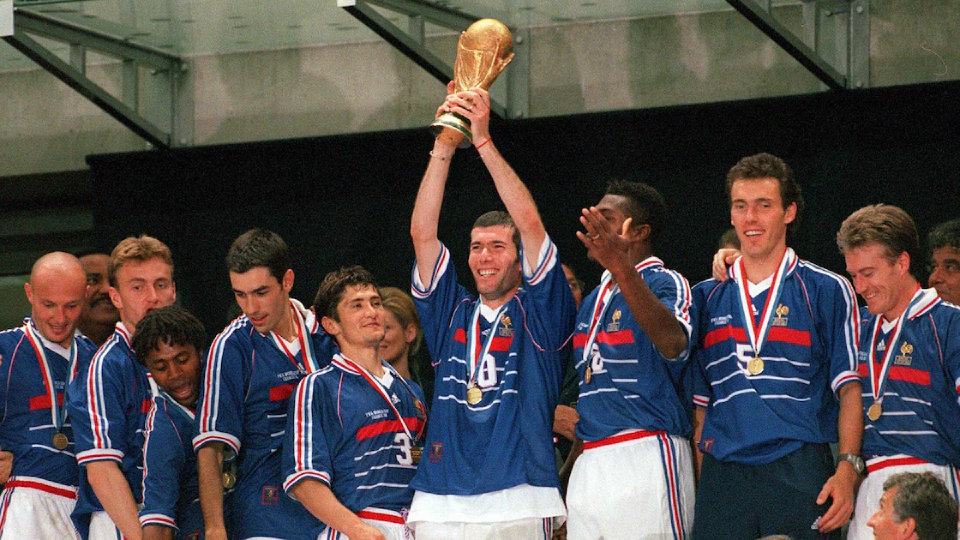 World Cup 1998 là giải đấu của những đêm không ngủ và cảm xúc nguyên bản.