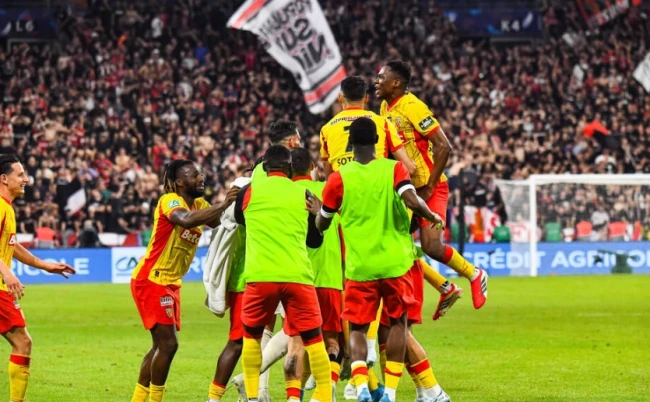 Lens đánh bại Nice 3-1 trong trận chung kết Cúp Quốc gia Pháp.
