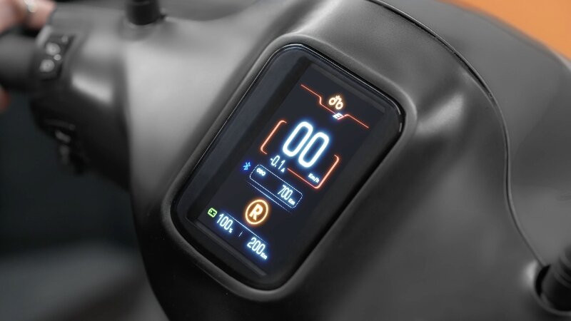 Màn hình kỹ thuật số hiển thị các chế độ vận hành của Dat Bike Era