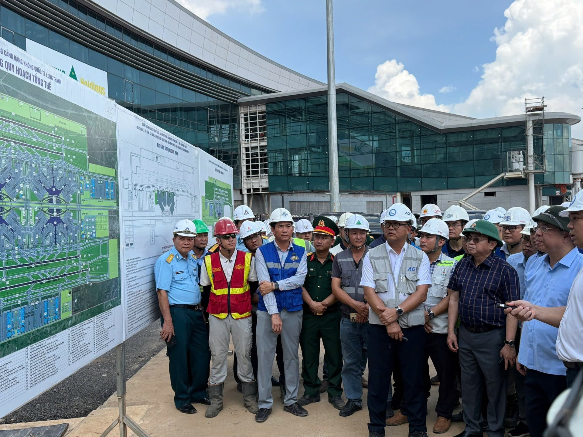 Phó thủ tướng Thường trực Phạm Gia Túc kiểm tra tiến độ dự án sân bay Long Thành