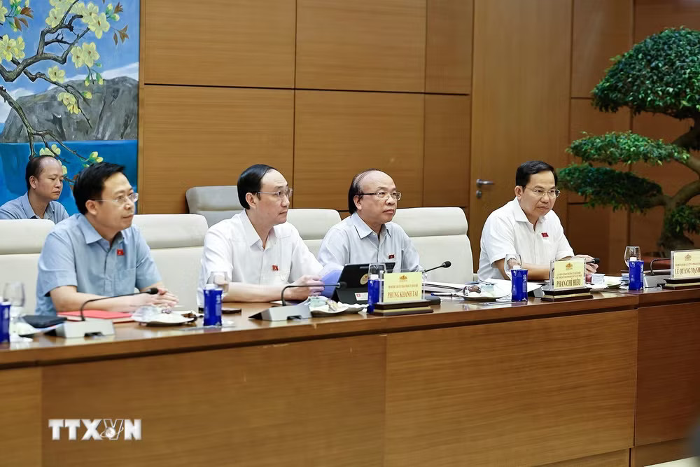 Đại biểu dự cuộc làm việc. (Ảnh: Doãn Tấn/TTXVN) ttxvn-chu-tich-quoc-hoi-lam-viec-voi-thuong-truc-uy-ban-dan-nguyen-va-giam-sat-cua-quoc-hoi-8783059-5.jpg