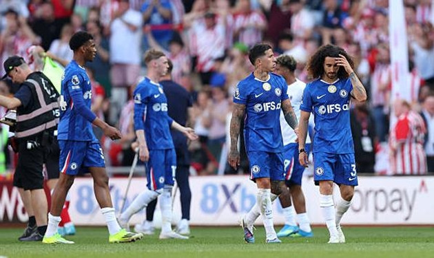 Các cầu thủ Chelsea thất vọng sau trận thua Sunderland tại Ngoại hạng Anh.