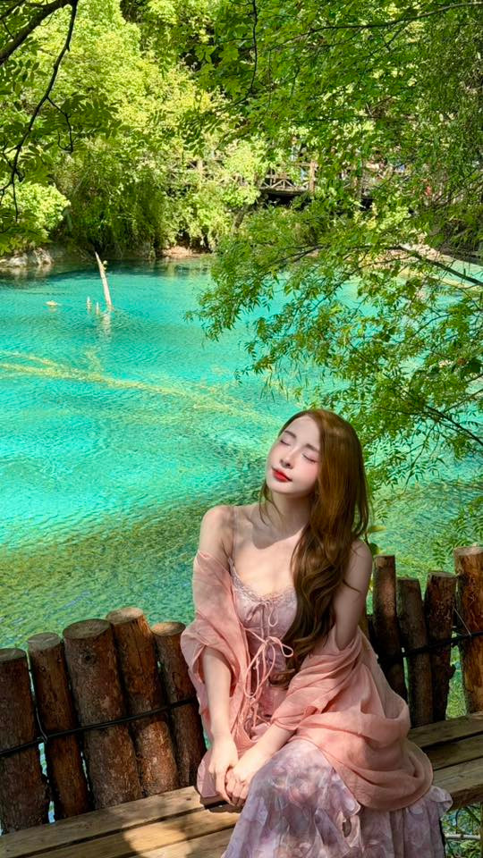 BTV Hoài Anh ghi hình dưới trời nắng nóng