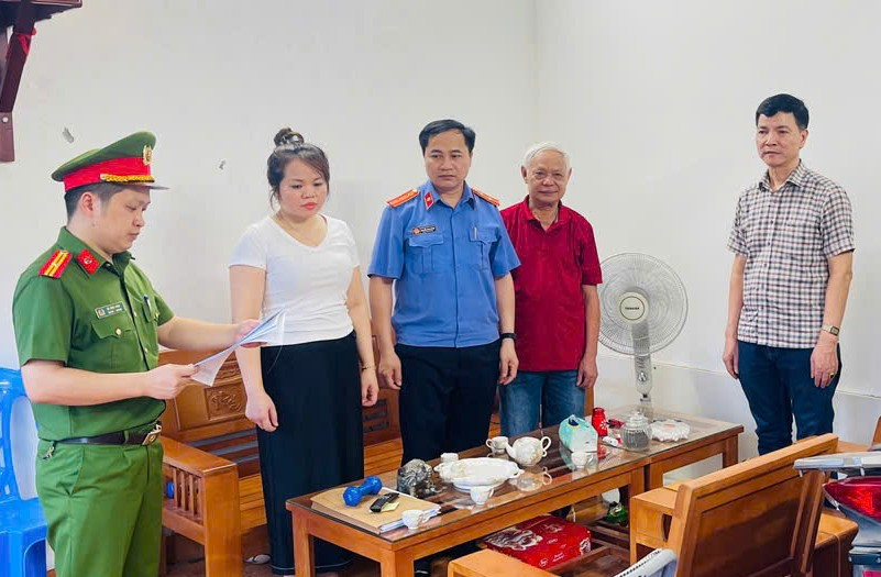 Cơ quan điều tra tống đạt quyết định khởi tố đối với các bị can Lý Hữu Khải và Trần Trung Được
