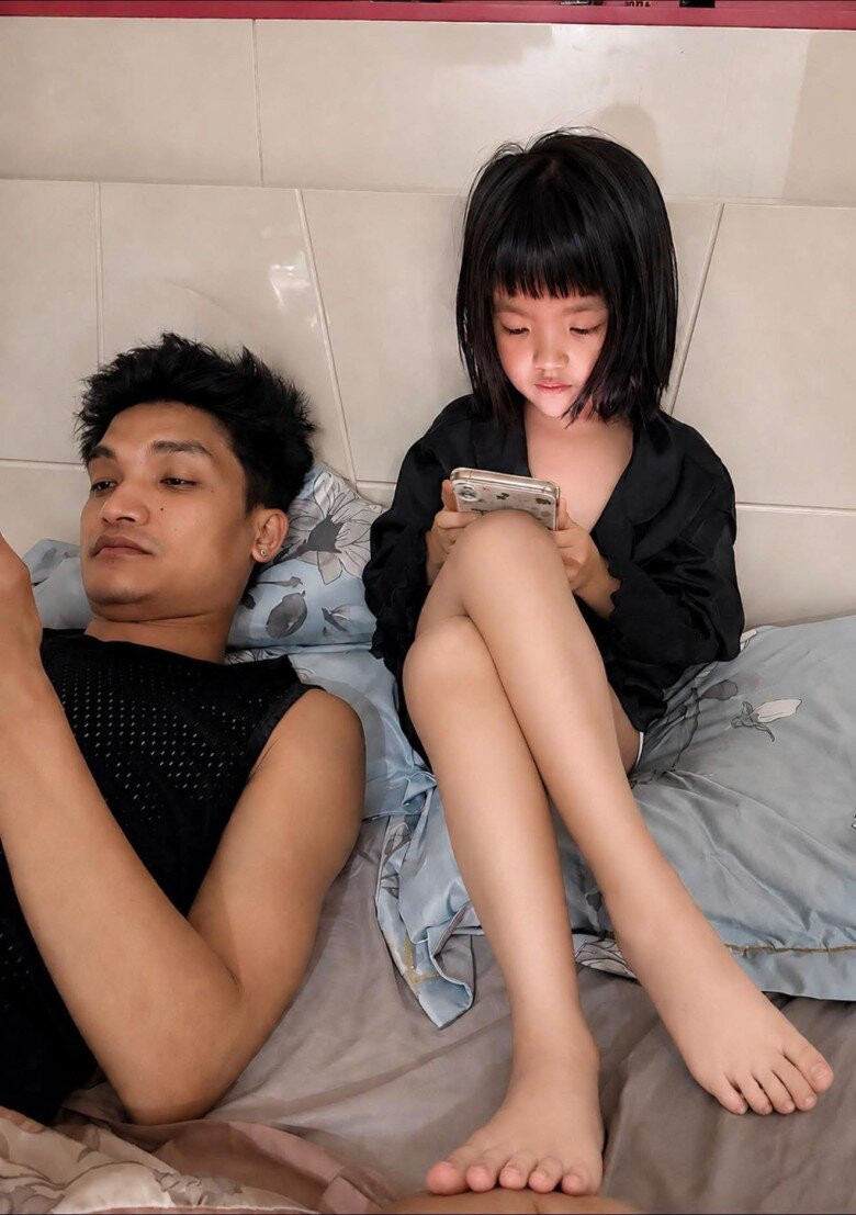Cao Minh Đạt so sánh ảnh hồi nhỏ và con gái