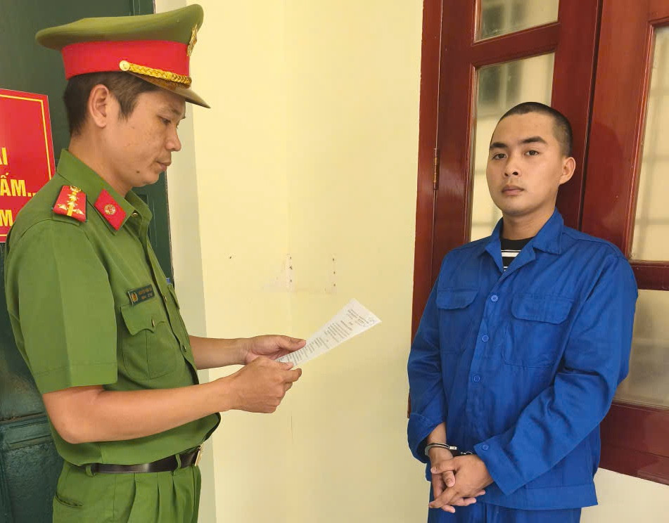 Cơ quan Công an tống đạt quyết định đối với Nguyễn Văn Khanh