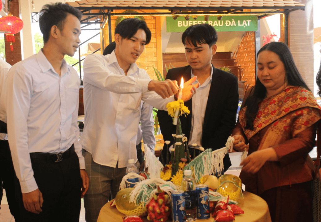 5.Thực hiện nghi lễ Tết cổ truyền