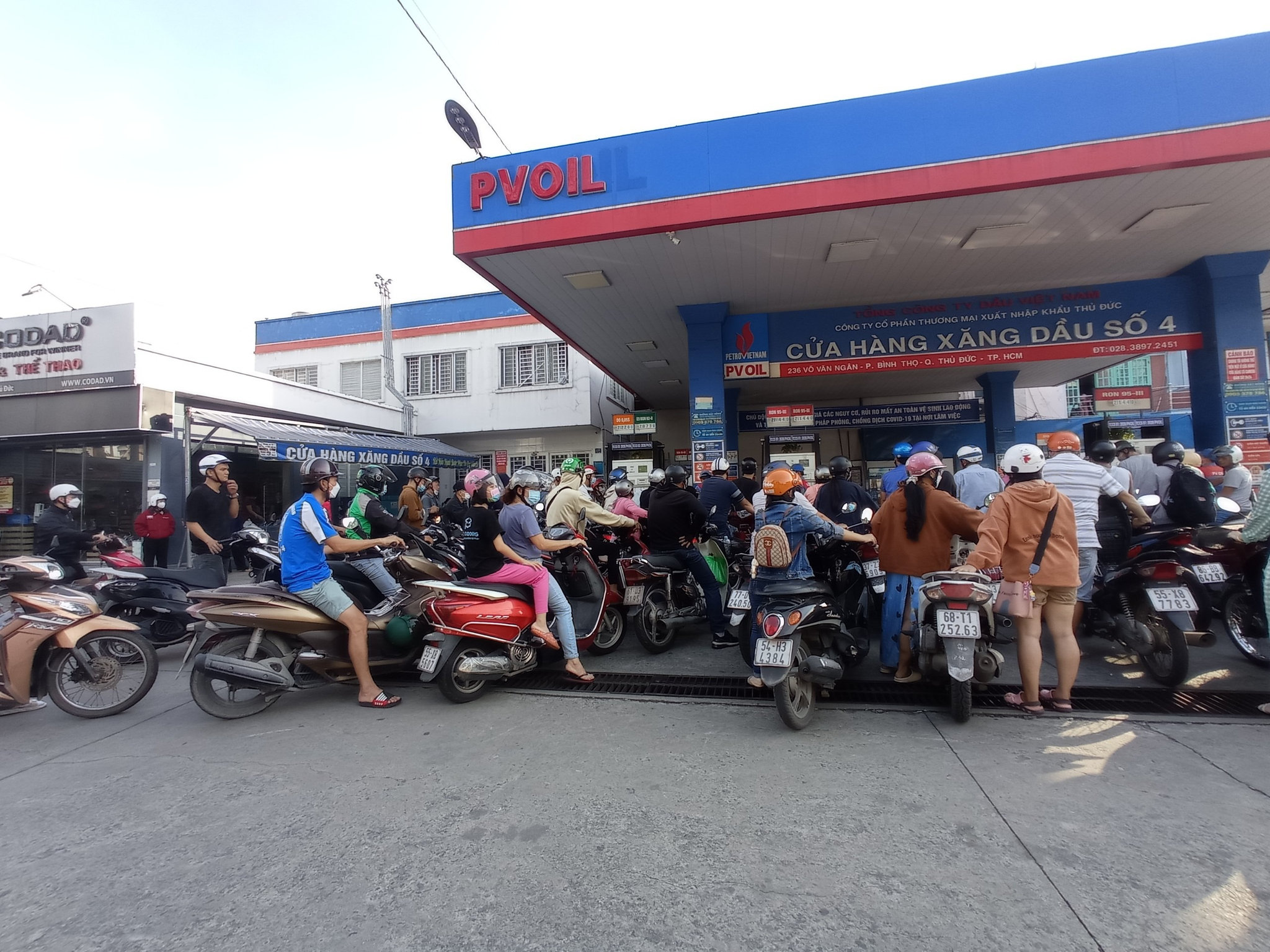 Cập nhật giá xăng dầu hôm nay chiều 28/5/2026: RON95, E5 đồng loạt giảm 