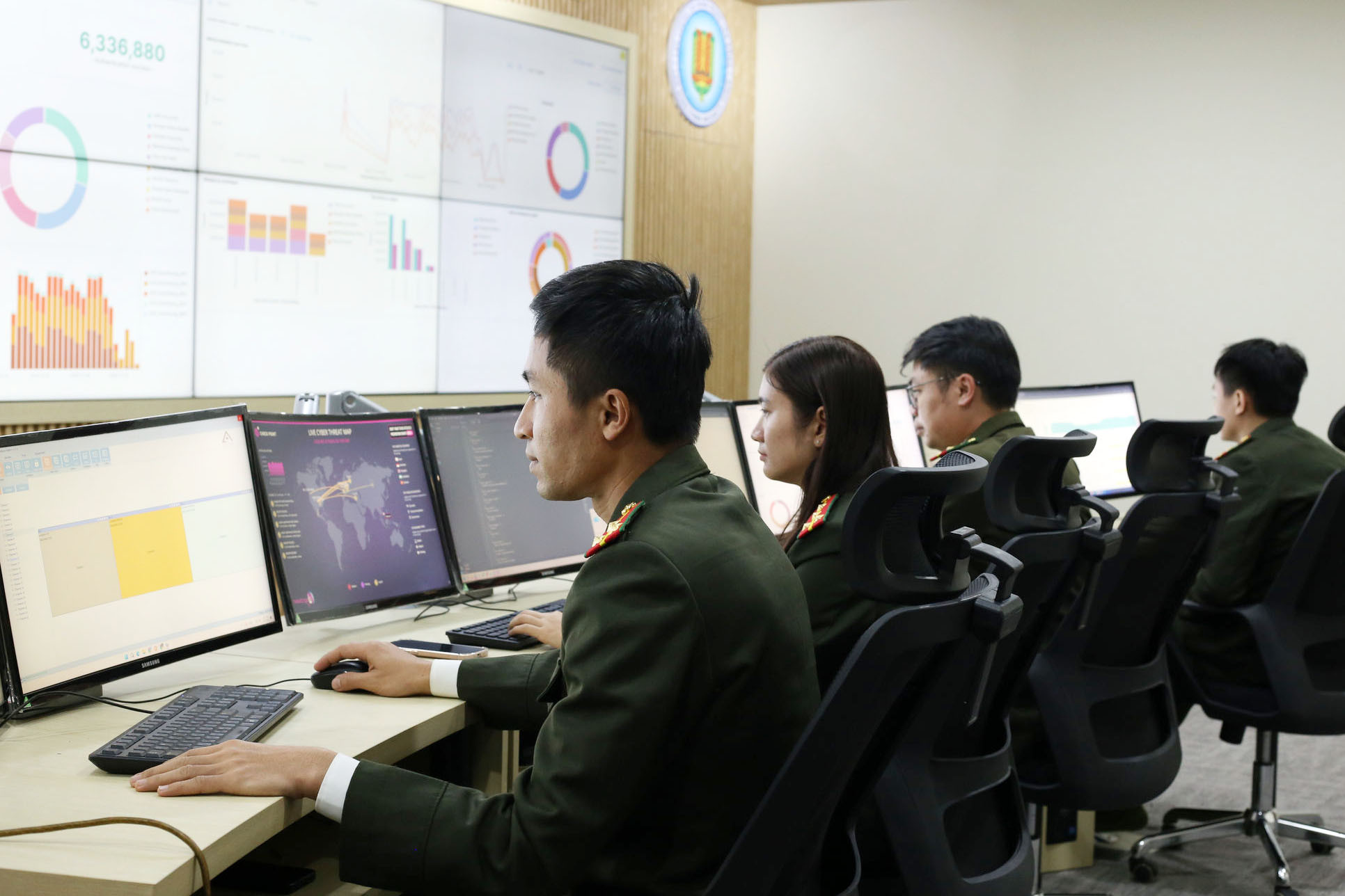 luc-luong-cong-an-lam-dong-theo-doi-tren-khong-gian-mang(1).jpg