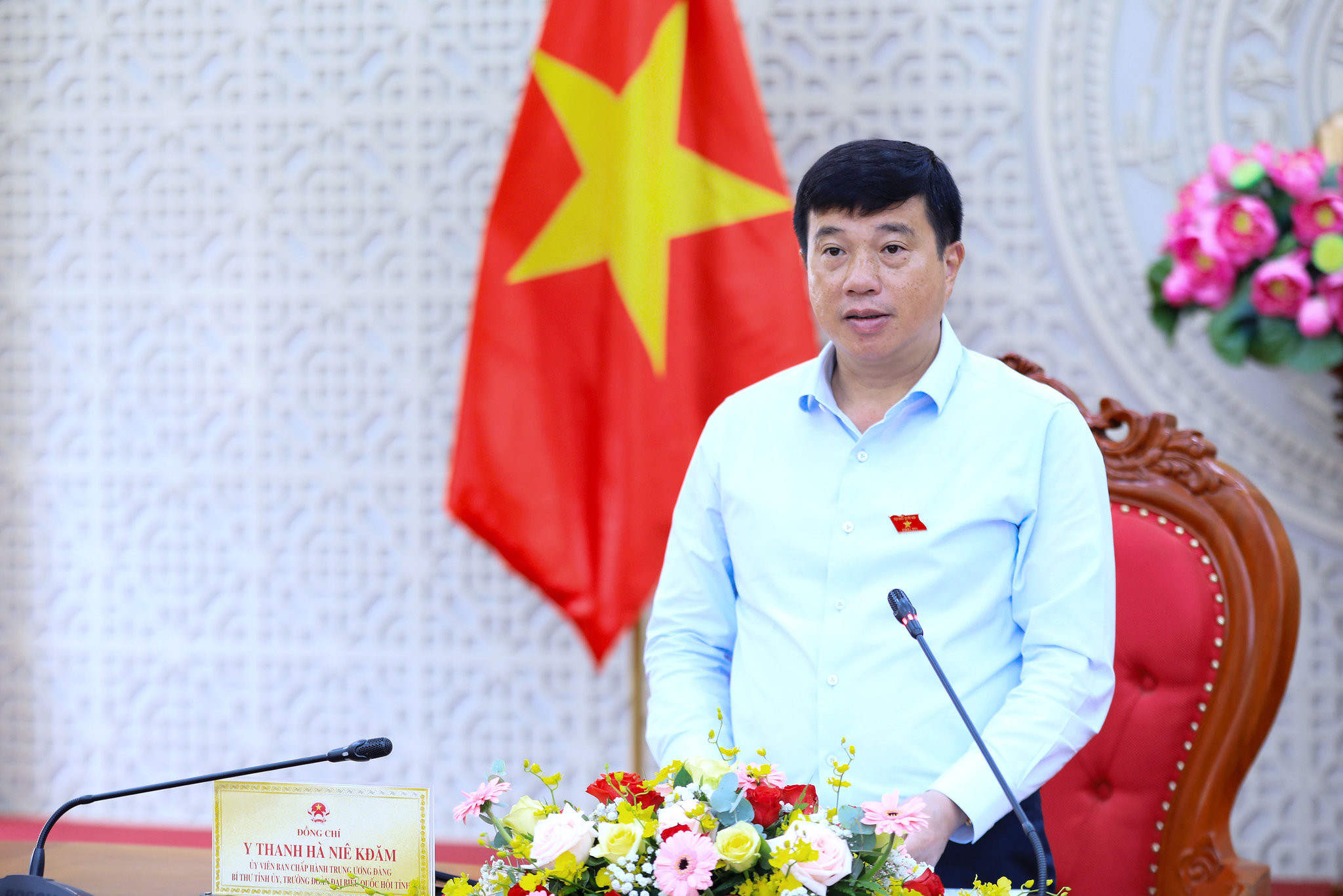 1-bi-thu-tinh-uy-truong-doan-dbqh-tinh-lam-dong-y-thanh-ha-nie-kdam-phat-bieu-ket-thuc-buoi-lam-viec(1).jpg