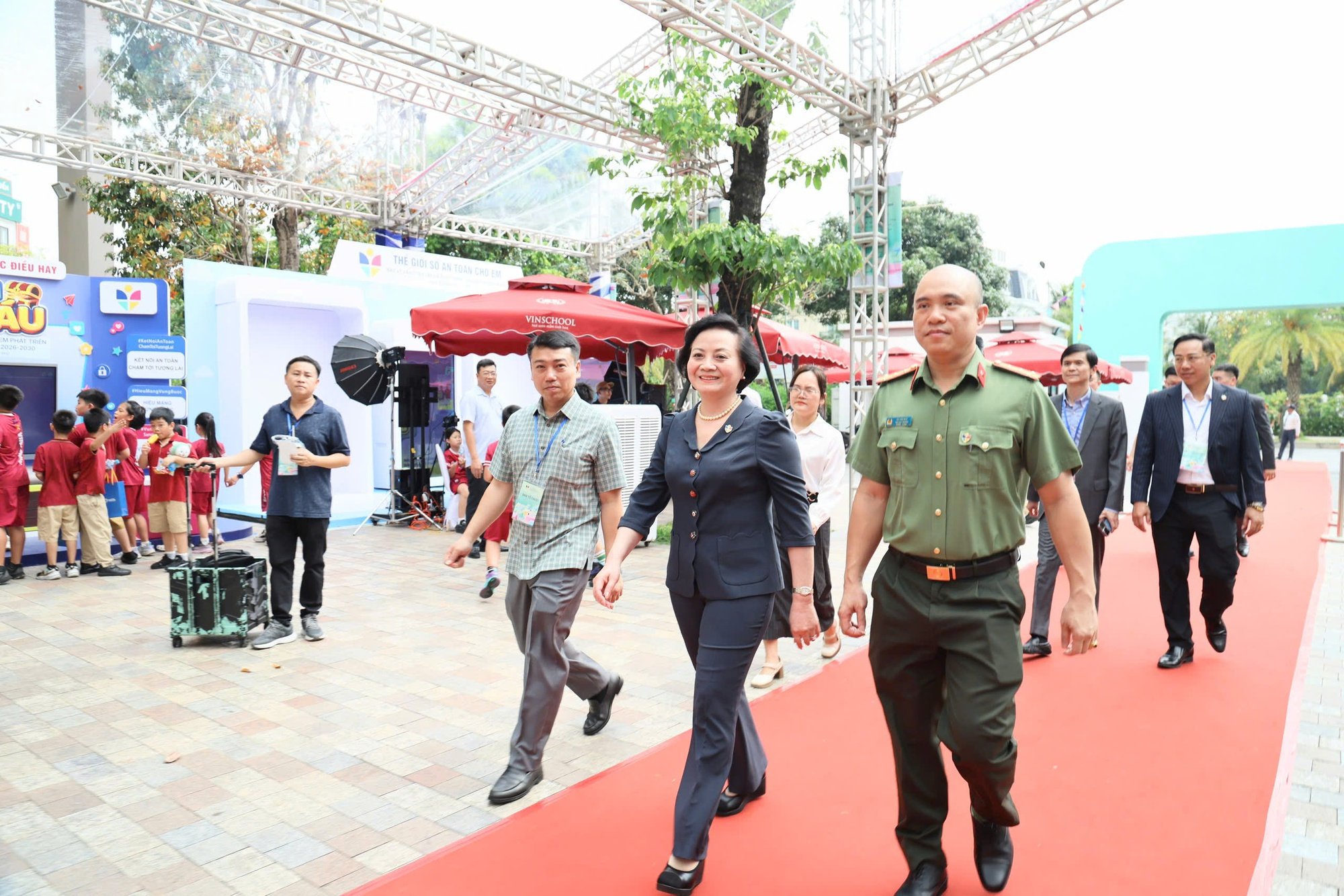 Phó Thủ tướng Phạm Thị Thanh Trà: Không để trẻ em đối diện với tổn thương trong thế giới ảo- Ảnh 1.