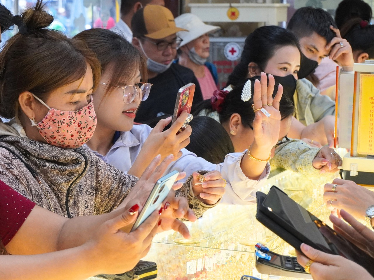 Cập nhật giá vàng ngày 30/5/2026: Vàng miếng SJC 24k 9999, nhẫn trơn BTMC BTMH DOJI Phú Quý