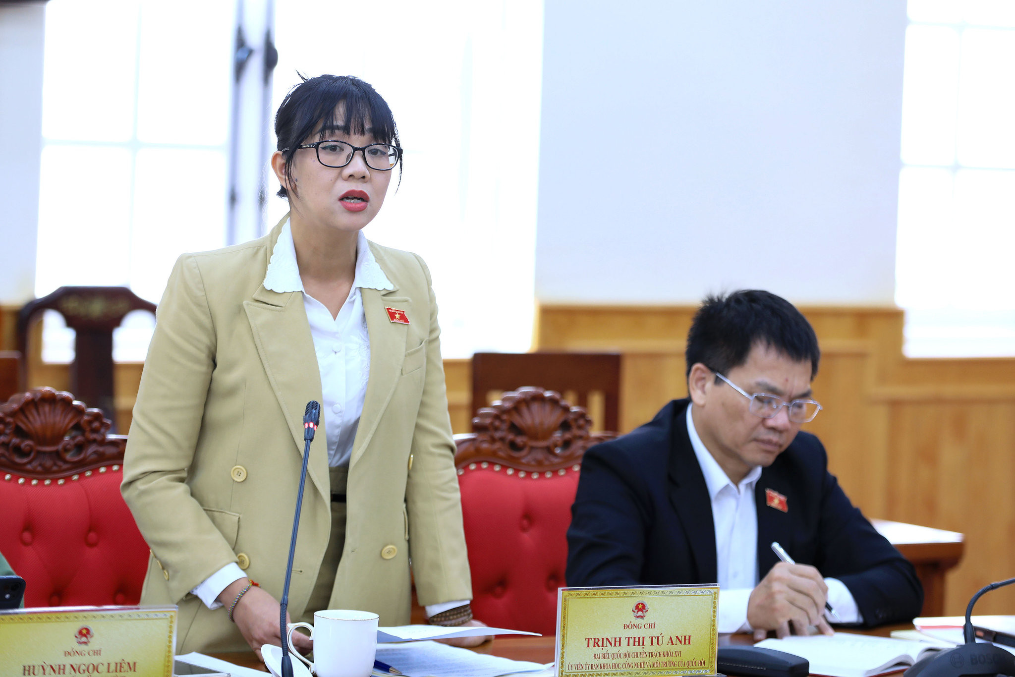 dbqh-chuyen-trach-trinh-thi-tu-anh-bao-cao-ve-nhung-noi-dung-lien-quan-den-gop-y-chuyen-sau-ve-cac-du-thao-luat(1).jpg