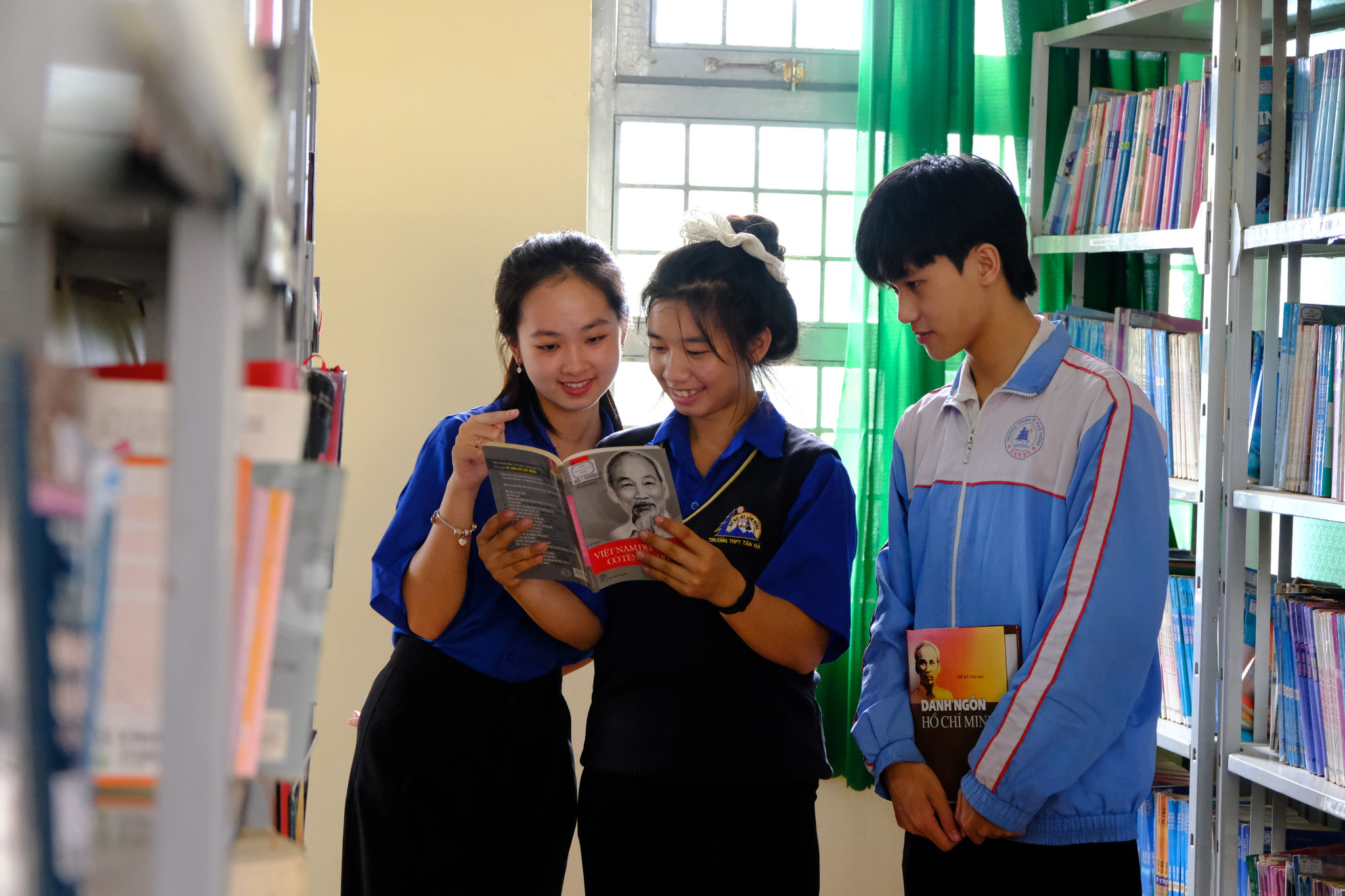 Trường THPT Tân Hà từng bước xây dựng nguồn đảng viên trẻ từ những học sinh xuất sắc.