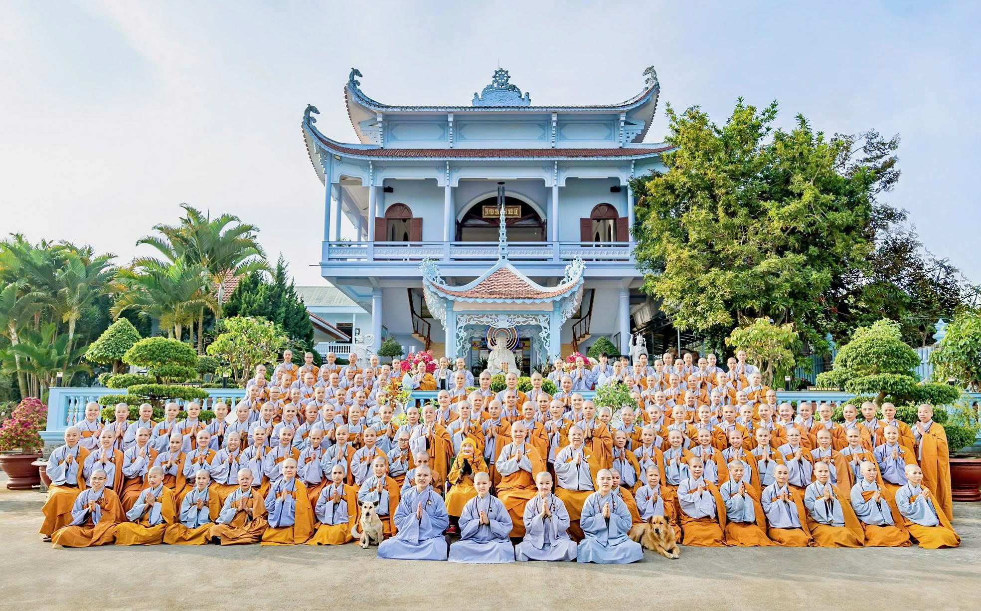 Les disciples de la vénérable nonne Hai Trieu Am à la pagode Duoc Su aujourd'hui