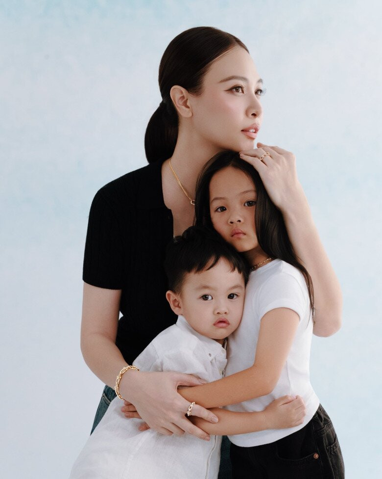 Gia đình H'Hen Niê quây quần bên nhau