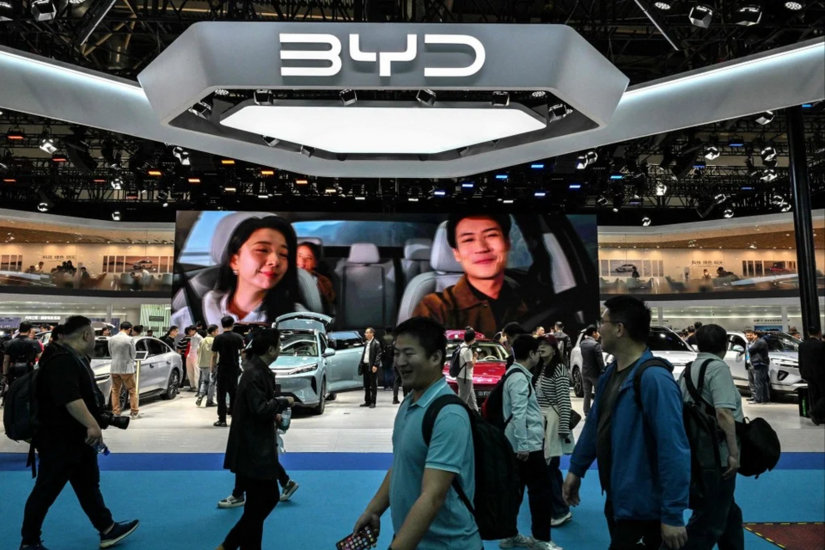 Hệ thống tự lái God's Eye của BYD sử dụng cảm biến lidar và radar để giám sát đường sá