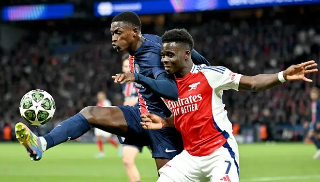 Cầu thủ Arsenal tập luyện chuẩn bị cho các phương án phản công nhanh.