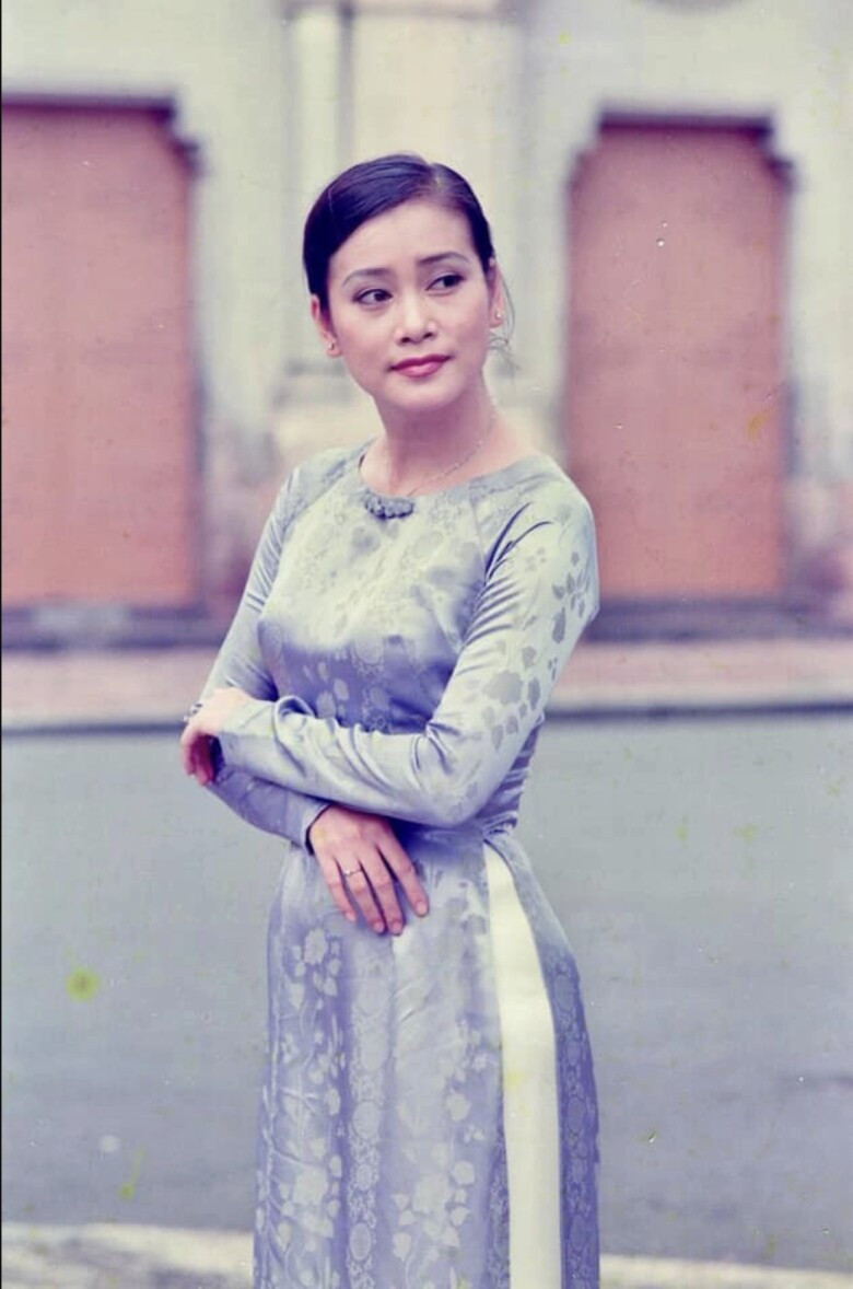 Diễn viên Tuyết Thu sở hữu nét đẹp cổ điển, dịu dàng.