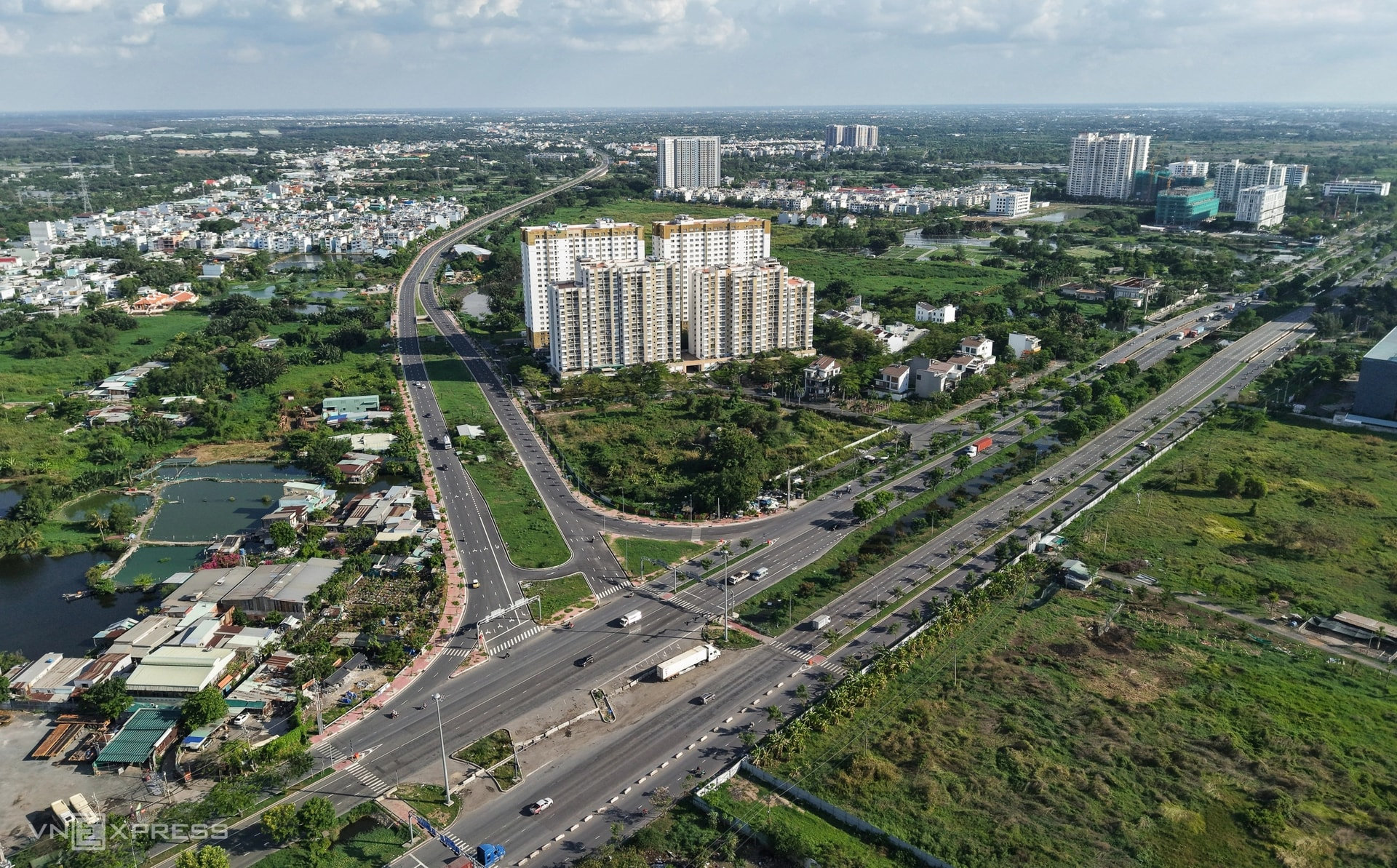 Trục đường 7km 6 làn từ TP. HCM xuống tỉnh biên giới giáp Campuchia sắp hoàn thành- Ảnh 2.