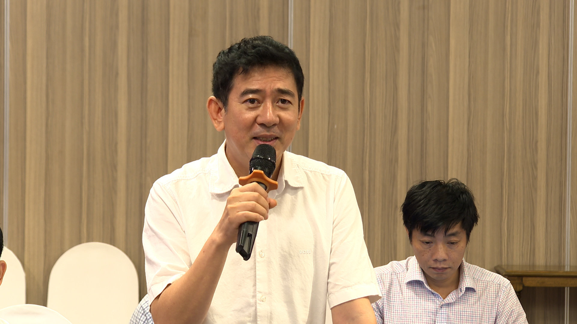 Truong Duy Hoa, Deputy Director of the Vietnam Television Center for the Central Coast and Central Highlands region, speaks at the seminar