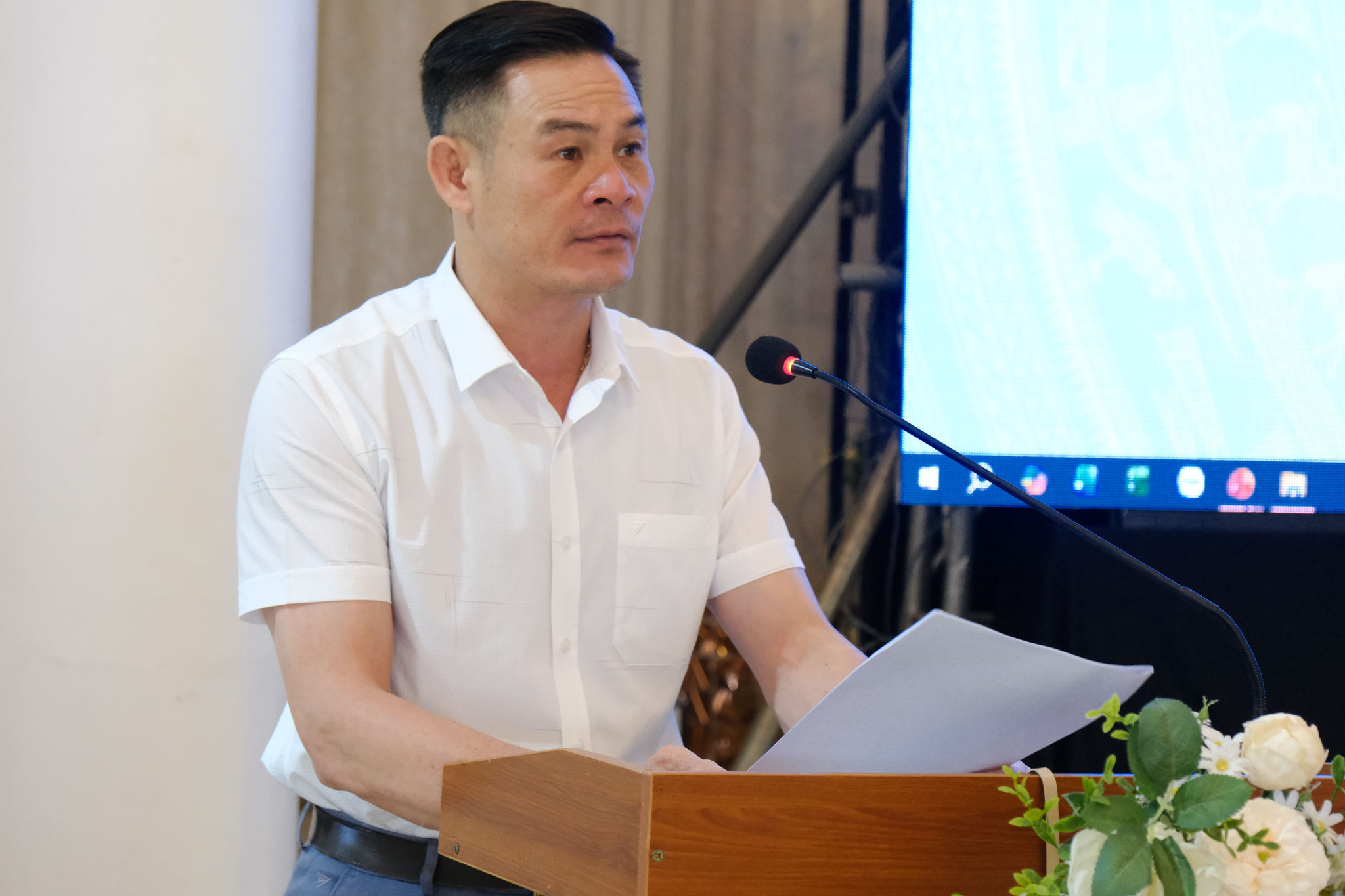 Vu Dinh Cuong, Deputy Director of the Lam Dong Department of Agriculture and Environment, reviews the province’s durian production, processing, and export performance at the conference
