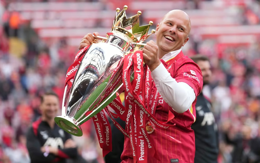 Chiếc cúp Ngoại hạng Anh là di sản lớn nhất mà Arne Slot để lại trong thời gian dẫn dắt Liverpool.