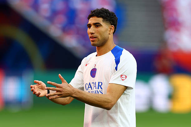 Die Aufstellung von Achraf Hakimi könnte für die PSG-Abwehr ein riskantes Unterfangen sein.